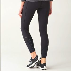 Lululemon Pace Queen Tight size 2 EUC!